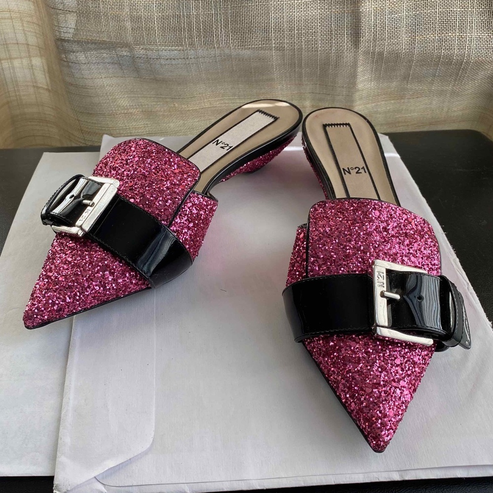 NEW N21 MULES FUCHSIA SPARKLY FINISH BLACK PATENT LEATHER TRIM STRAP SIZE 37-7